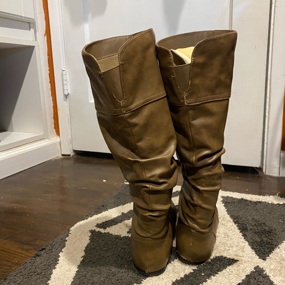 Tan slouchy boot - Picture 2 of 2